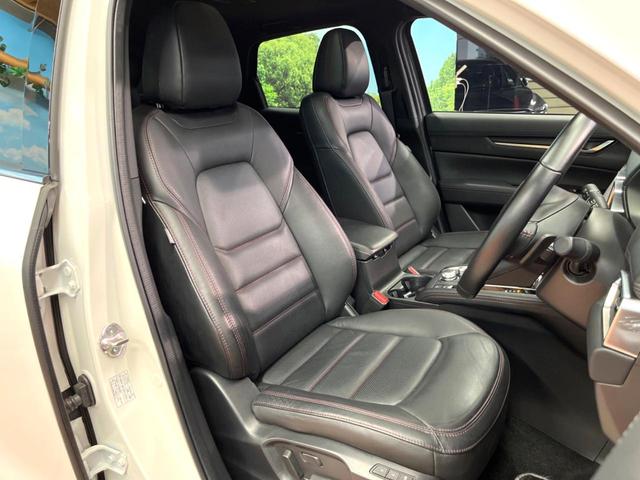 【黒革シート】上質な本革を使用し、高級感あふれる黒革シート。常に体に触れる部分だから、座り心地の良さにはこだわりたいですね♪汚れの付着や劣化を抑制する内装コーティング施工もおススメですよ♪