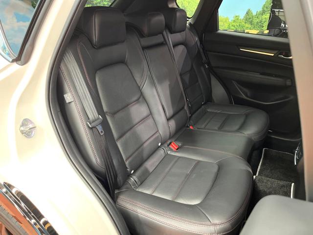 後部座席も気になるようなキズ・汚れやへたり等、大きなダメージはなく、良好な状態です。
