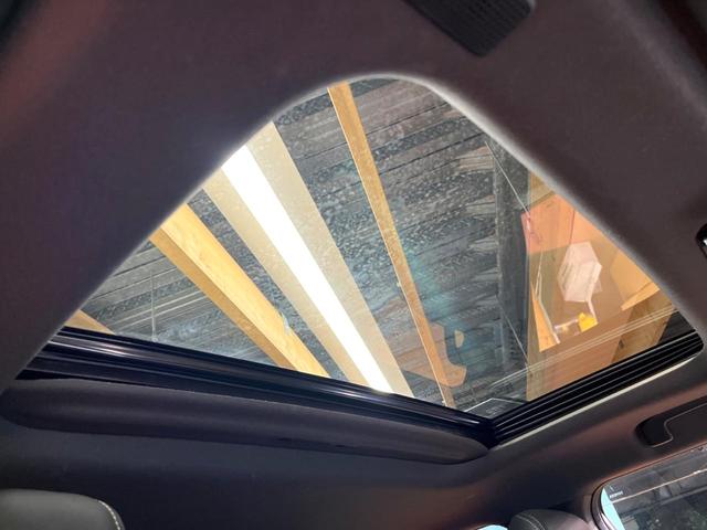 ランドクルーザー２５０ ＶＸ　サンルーフ　丸目ヘッド　純正１２型ナビ　全周囲カメラ　レーダークルーズ　セーフティセンス　ブラインドスポットモニター　デジタルミラー　ベンチレーション　黒革シート　純正１８インチアルミ　禁煙車　ＥＴＣ（3枚目）