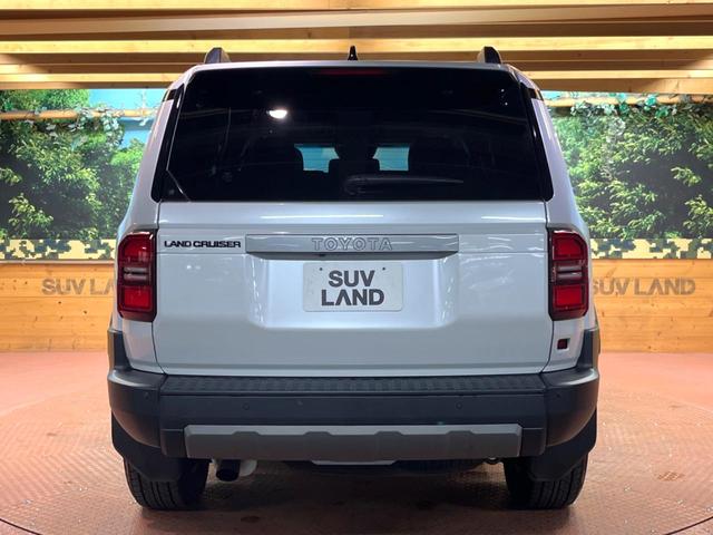 ランドクルーザー２５０ ＶＸ　サンルーフ　丸目ヘッド　純正１２型ナビ　全周囲カメラ　レーダークルーズ　セーフティセンス　ブラインドスポットモニター　デジタルミラー　ベンチレーション　黒革シート　純正１８インチアルミ　禁煙車　ＥＴＣ（17枚目）