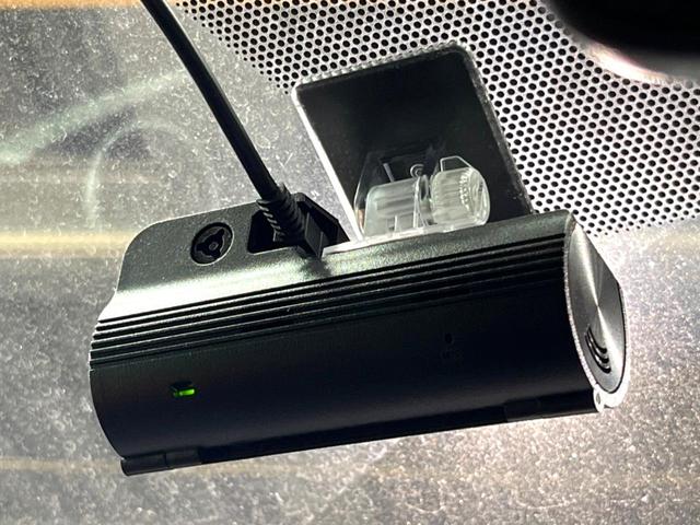 ヴォクシー Ｓ－Ｚ　両側電動ドア　バックカメラ　衝突被害軽減システム　禁煙車　ハーフレザーシート　ドラレコ　コーナーセンサー　スマートキー　ＬＥＤヘッド　ＥＴＣ２．０　純正１７インチアルミ　オートハイビーム（7枚目）