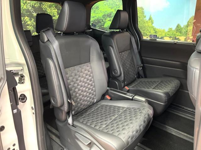 ヴォクシー Ｓ－Ｚ　両側電動ドア　バックカメラ　衝突被害軽減システム　禁煙車　ハーフレザーシート　ドラレコ　コーナーセンサー　スマートキー　ＬＥＤヘッド　ＥＴＣ２．０　純正１７インチアルミ　オートハイビーム（10枚目）