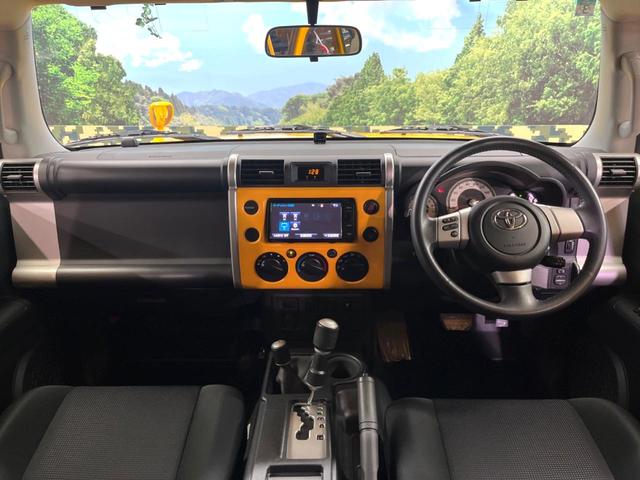 ＦＪクルーザー カラーパッケージ　禁煙車　純正ＳＤナビフルセグＴＶ　バックカメラ　クルコン　コーナーセンサー　横滑り防止装置　純正１７インチアルミ　ＥＴＣ　キーレス　２トーン（2枚目）