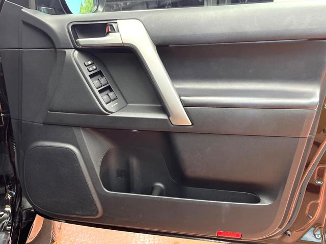 ランドクルーザープラド ＴＸ　Ｌパッケージ　マットブラックエディション　禁煙　７人　サンルーフ　純正９型ナビ　バックカメラ　レーダークルーズ　ＬＥＤヘッド　オートハイビーム　黒革　パワーシート　シートベンチレーション　純正１８インチアルミ　ＥＴＣ　ルーフレール（32枚目）