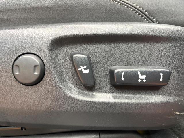 ランドクルーザープラド TX Lパッケージ マットブラックエディション 禁煙車 サンルーフ 9型ナビフルセグ 衝突軽減装置 レーダークルーズ レーンキープ オートハイビーム シートベンチレーション パワーシート ダウンヒルアシスト Bluetooth バックカメラ ETC(10枚目)