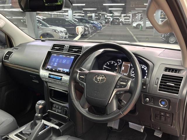 ランドクルーザープラド TX Lパッケージ マットブラックエディション 禁煙車 サンルーフ 9型ナビフルセグ 衝突軽減装置 レーダークルーズ レーンキープ オートハイビーム シートベンチレーション パワーシート ダウンヒルアシスト Bluetooth バックカメラ ETC(22枚目)