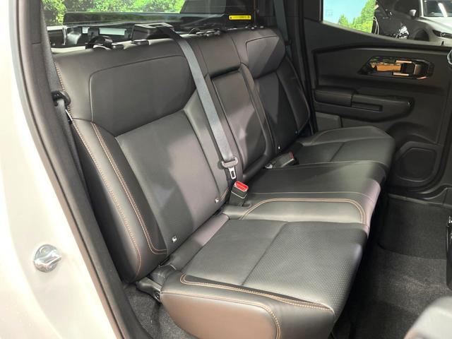 トライトン ＧＳＲ　禁煙車　９型ディスプレイ　全周囲カメラ　レーダークルーズ　ブラインドスポットモニター　シートヒーター　パワーシート　ステアリングヒーター　ＬＥＤヘッド　純正１８インチアルミ　ＥＴＣ　スマートキー（12枚目）