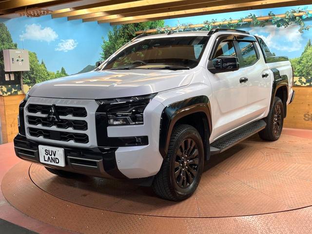 トライトン ＧＳＲ　禁煙車　９型ディスプレイ　全周囲カメラ　レーダークルーズ　ブラインドスポットモニター　シートヒーター　パワーシート　ステアリングヒーター　ＬＥＤヘッド　純正１８インチアルミ　ＥＴＣ　スマートキー（18枚目）