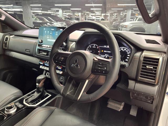 トライトン ＧＳＲ　禁煙車　９型ディスプレイ　全周囲カメラ　レーダークルーズ　ブラインドスポットモニター　シートヒーター　パワーシート　ステアリングヒーター　ＬＥＤヘッド　純正１８インチアルミ　ＥＴＣ　スマートキー（22枚目）