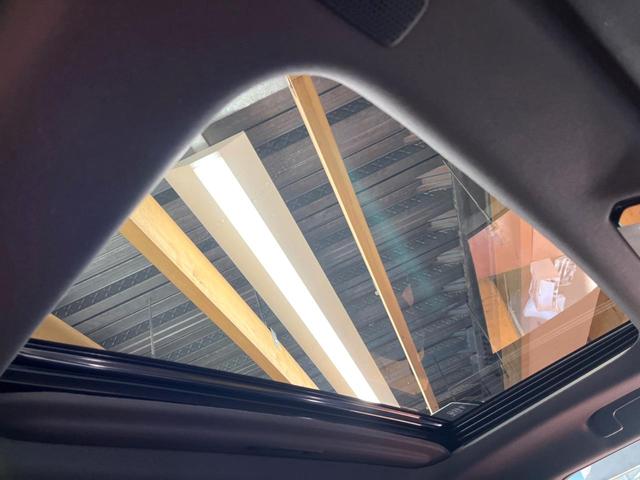 ランドクルーザー250 VX 禁煙車 サンルーフ 12型ディスプレイ 全周囲カメラ レーダークルーズ ブラインドスポットモニター 黒革 シートベンチレーション 電動リアゲート LEDヘッド 純正18インチアルミ ETC(3枚目)