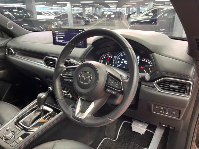 ＣＸ－５ ＸＤ　スポーツアピアランス　禁煙　サンルーフ　ＢＯＳＥサウンド　純正１０型ナビ　全周囲カメラ　ブラインドスポットモニター　レーダークルーズ　電動リアゲート　黒革　シートヒーター　ＬＥＤヘッド　純正１９インチアルミ　ＥＴＣ（23枚目）