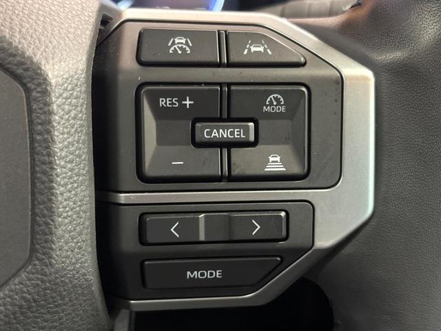 ランドクルーザー２５０ ＶＸ　禁煙　サンルーフ　純正１２型ディスプレイ　全周囲カメラ　ブラインドスポットモニター　レーダークルーズ　デジタルミラー　電動リアゲート　黒革　パワーシート　シートベンチレーション　丸目ＬＥＤ　ＥＴＣ（7枚目）