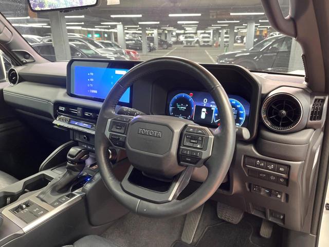 ランドクルーザー２５０ ＶＸ　禁煙　サンルーフ　純正１２型ディスプレイ　全周囲カメラ　ブラインドスポットモニター　レーダークルーズ　デジタルミラー　電動リアゲート　黒革　パワーシート　シートベンチレーション　丸目ＬＥＤ　ＥＴＣ（22枚目）