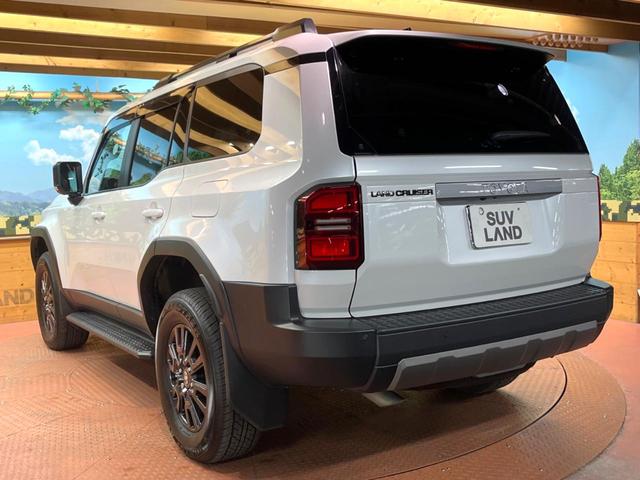 ランドクルーザー２５０ ＶＸ　禁煙　サンルーフ　純正１２型ディスプレイ　全周囲カメラ　ブラインドスポットモニター　レーダークルーズ　デジタルミラー　電動リアゲート　黒革　パワーシート　シートベンチレーション　丸目ＬＥＤ　ＥＴＣ（63枚目）