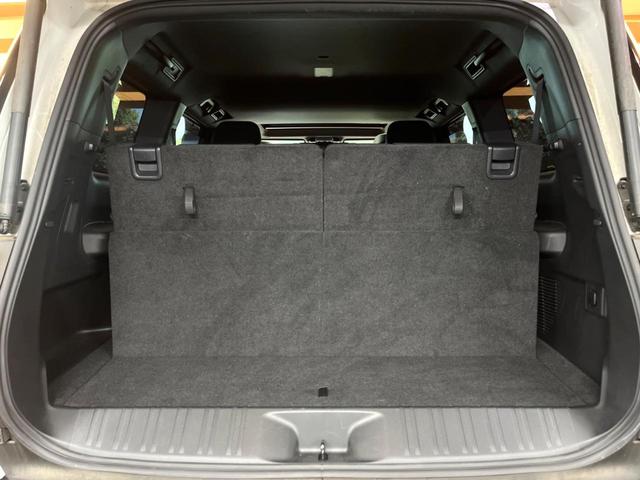 ランドクルーザー２５０ ＶＸ　禁煙　サンルーフ　純正１２型ディスプレイ　全周囲カメラ　ブラインドスポットモニター　レーダークルーズ　デジタルミラー　電動リアゲート　黒革　パワーシート　シートベンチレーション　丸目ＬＥＤ　ＥＴＣ（66枚目）