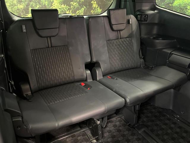 ノア ハイブリッドＳ－Ｚ　禁煙　モデリスタエアロ　快適利便パック　フリップダウン　純正１０型ナビ　全周囲カメラ　ブラインドスポットモニター　レーダークルーズ　デジタルミラー　電動リアゲート　両側電動ドア　三眼ＬＥＤヘッド（13枚目）