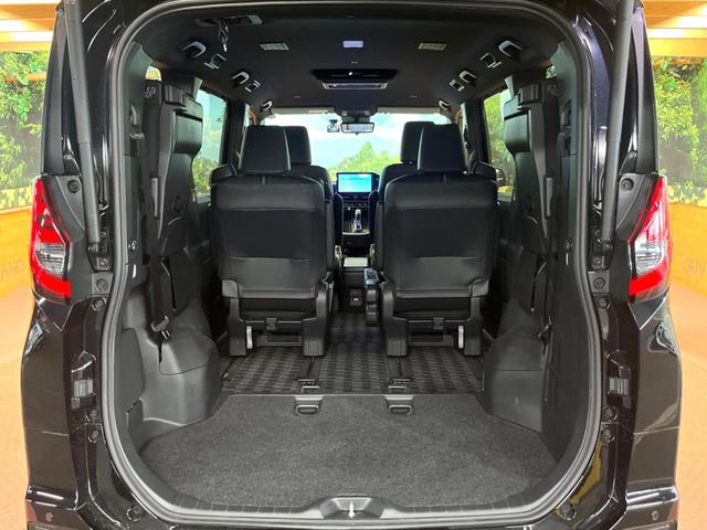 ノア ハイブリッドＳ－Ｚ　禁煙　モデリスタエアロ　快適利便パック　フリップダウン　純正１０型ナビ　全周囲カメラ　ブラインドスポットモニター　レーダークルーズ　デジタルミラー　電動リアゲート　両側電動ドア　三眼ＬＥＤヘッド（14枚目）