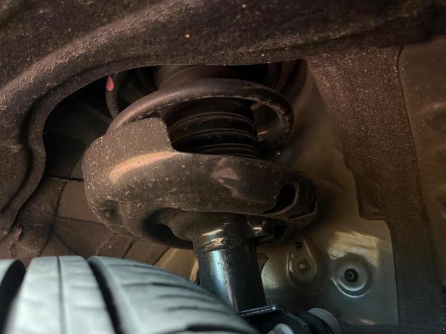 ノア ハイブリッドＳ－Ｚ　禁煙　モデリスタエアロ　快適利便パック　フリップダウン　純正１０型ナビ　全周囲カメラ　ブラインドスポットモニター　レーダークルーズ　デジタルミラー　電動リアゲート　両側電動ドア　三眼ＬＥＤヘッド（21枚目）