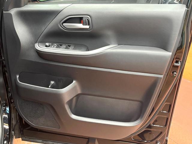 ノア ハイブリッドＳ－Ｚ　禁煙　モデリスタエアロ　快適利便パック　フリップダウン　純正１０型ナビ　全周囲カメラ　ブラインドスポットモニター　レーダークルーズ　デジタルミラー　電動リアゲート　両側電動ドア　三眼ＬＥＤヘッド（34枚目）