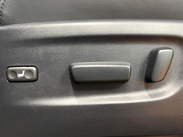 アルファード ２．５Ｓ　Ｃパッケージ　禁煙　フリップダウン　純正９型ナビフルセグＴＶ　ＤＶＤ再生　バックカメラ　ブラインドスポットモニター　レーダークルーズ　デジタルミラー　メモリーシート　シートベンチレーション　三眼ＬＥＤヘッド　ＥＴＣ（28枚目）