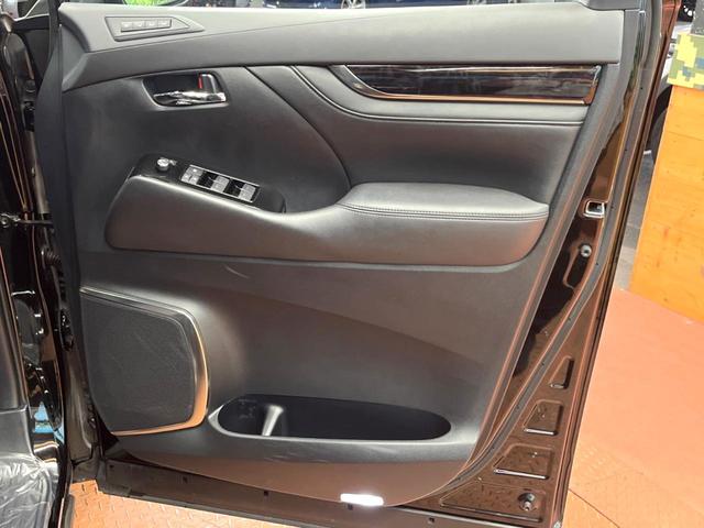 アルファード ２．５Ｓ　Ｃパッケージ　禁煙　フリップダウン　純正９型ナビフルセグＴＶ　ＤＶＤ再生　バックカメラ　ブラインドスポットモニター　レーダークルーズ　デジタルミラー　メモリーシート　シートベンチレーション　三眼ＬＥＤヘッド　ＥＴＣ（35枚目）