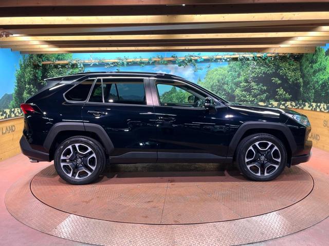 ＲＡＶ４ アドベンチャー　禁煙　純正９型ナビ　バックカメラ　ブラインドスポットモニター　レーダークルーズ　電動リアゲート　パワーシート　シートベンチレーション　ＬＥＤヘッド　オートハイビーム　純正１９インチアルミ　ＥＴＣ（17枚目）