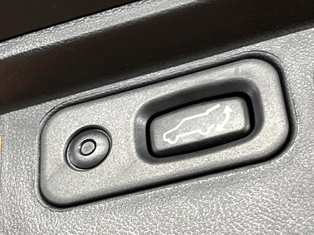 デリカＤ：５ Ｐ　禁煙　サイドステップ　フリップダウン　純正１０型ナビ　全周囲カメラ　ブラインドスポットモニター　レーダークルーズ　両側電動ドア　電動リアゲート　ＬＥＤヘッド　シートヒーター　純正１８インチアルミ（10枚目）