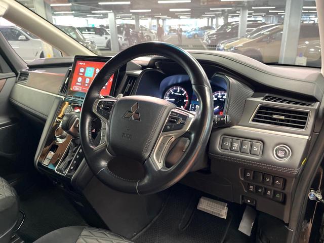 デリカＤ：５ Ｐ　禁煙　サイドステップ　フリップダウン　純正１０型ナビ　全周囲カメラ　ブラインドスポットモニター　レーダークルーズ　両側電動ドア　電動リアゲート　ＬＥＤヘッド　シートヒーター　純正１８インチアルミ（22枚目）