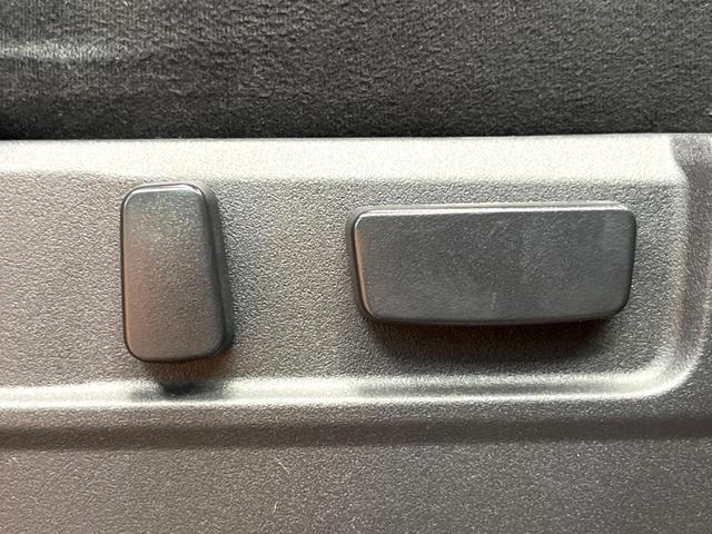 デリカＤ：５ Ｐ　禁煙　サイドステップ　フリップダウン　純正１０型ナビ　全周囲カメラ　ブラインドスポットモニター　レーダークルーズ　両側電動ドア　電動リアゲート　ＬＥＤヘッド　シートヒーター　純正１８インチアルミ（37枚目）