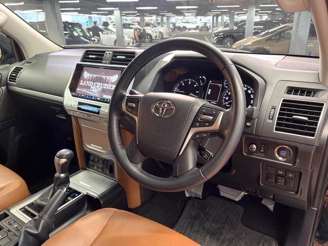 ランドクルーザープラド ＴＸ　Ｌパッケージ　７０ｔｈアニバーサリーリミテッド　禁煙車　ＳＤナビ　バックカメラ　レーダークルーズ　デフロック　オートマチックハイビーム　シートベンチレーション　ＥＴＣ　ブラウンレザーシート　純正１８インチアルミ　ＬＥＤヘッド　パワーシート（22枚目）