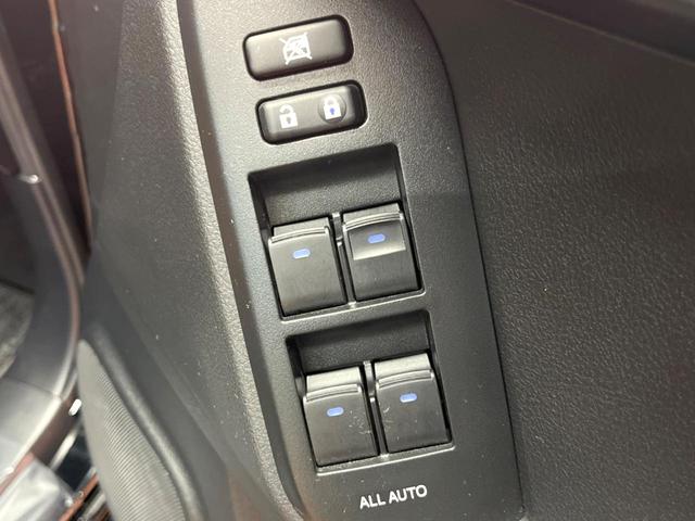 ランドクルーザープラド ＴＸ　Ｌパッケージ　７０ｔｈアニバーサリーリミテッド　禁煙車　ＳＤナビ　バックカメラ　レーダークルーズ　デフロック　オートマチックハイビーム　シートベンチレーション　ＥＴＣ　ブラウンレザーシート　純正１８インチアルミ　ＬＥＤヘッド　パワーシート（33枚目）