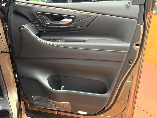 アルファードハイブリッド Ｚ　４ＷＤ　禁煙　ガラスルーフ　後席モニター　１４型ナビ　全周囲カメラ　デジタルインナーミラー　トヨタチームメイト　ヘッドアップディスプレイ　ブラインドスポットモニター　黒革　シートベンチレーション（35枚目）