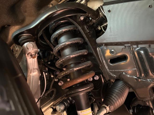 ランドクルーザー２５０ ＺＸ　禁煙車　サンルーフ　純正１２型ナビ　全周囲カメラ　ＪＢＬ　ブラインドスポットモニター　デジタルインナーミラー　電動リアゲート　メモリーシート　オートマチックハイビーム　本革シート　純正１８インチアルミ（21枚目）