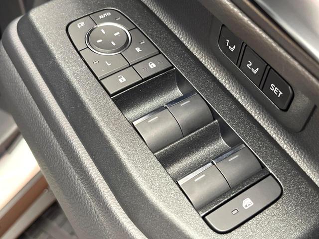 ランドクルーザー２５０ ＺＸ　禁煙車　サンルーフ　純正１２型ナビ　全周囲カメラ　ＪＢＬ　ブラインドスポットモニター　デジタルインナーミラー　電動リアゲート　メモリーシート　オートマチックハイビーム　本革シート　純正１８インチアルミ（33枚目）