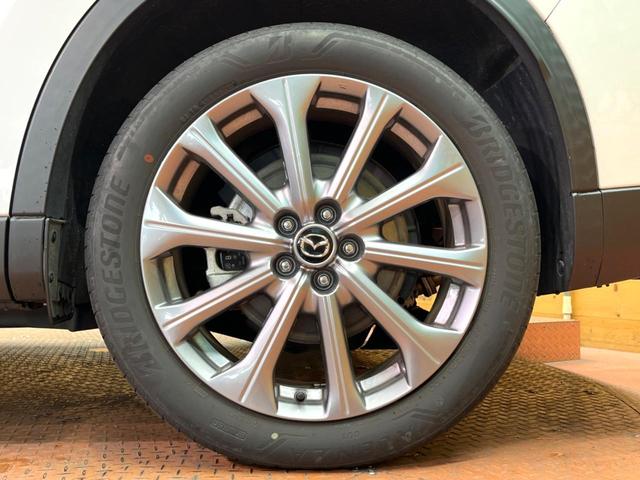 ＣＸ－６０ ＸＤ　エクスクルーシブモード　禁煙車　サンルーフ　純正１２型ナビ　全周囲カメラ　ＢＯＳＥ　メモリーシート　電動リアゲート　レーダークルーズ　オートマチックハイビーム　ブラインドスポットモニター　本革シート　純正２０インチアルミ（29枚目）