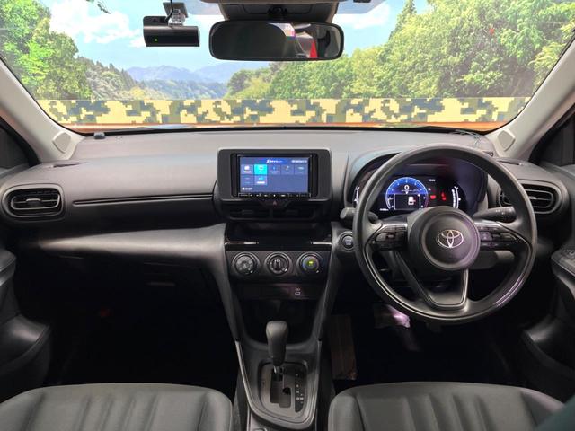 ヤリスクロス Ｘ　禁煙車　ＳＤナビ　バックカメラ　セーフティセンス　レーダークルーズ　コーナーセンサー　車線逸脱警報　横滑り防止装置　フルセグ　Ｂｌｕｅｔｏｏｔｈ　ＨＩＤヘッド　オートハイビーム　スマートキー　ＥＴＣ（2枚目）