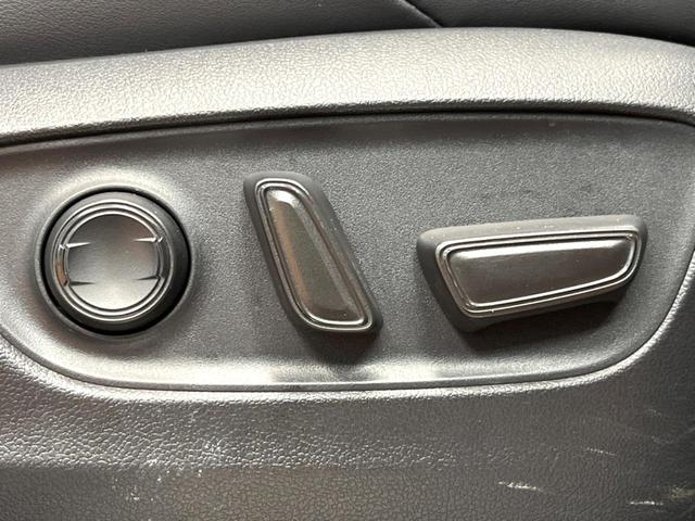 ハリアーハイブリッド Ｇ　禁煙車　モデリスタエアロ　１２型ディスプレイ　バックカメラ　レーダークルーズ　ブラインドスポットモニター　デジタルミラー　パワーバックドア　ハーフレザー　ＬＥＤヘッド＆フォグ　純正１８インチアルミ（33枚目）