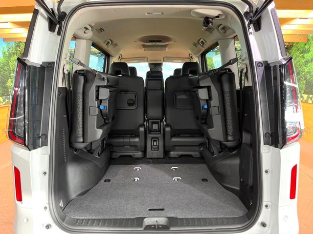 セレナ ｅ－パワー　ハイウェイスターＶ　純正１２型ナビ　フリップダウンモニター　全周囲カメラ　ＢＳＭ　デジタルミラー　プロパイロット　両側電動ドア　ＬＥＤヘッド　純正１６アルミ　ＥＴＣ　クリアランスソナー　リアオートエアコン（14枚目）