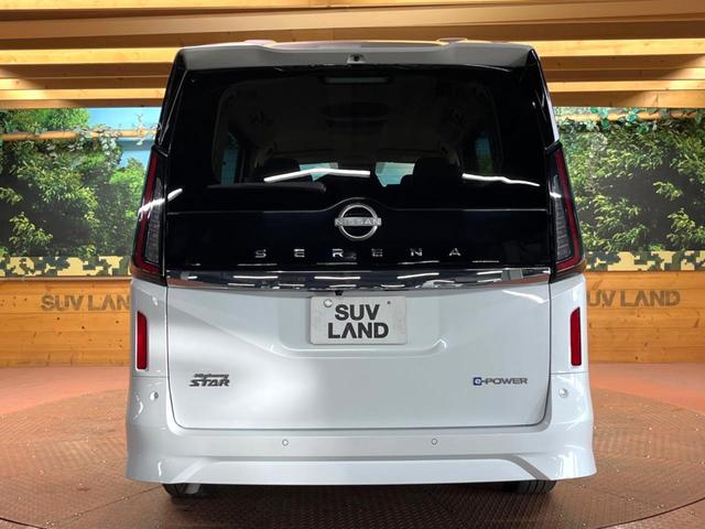 セレナ ｅ－パワー　ハイウェイスターＶ　純正１２型ナビ　フリップダウンモニター　全周囲カメラ　ＢＳＭ　デジタルミラー　プロパイロット　両側電動ドア　ＬＥＤヘッド　純正１６アルミ　ＥＴＣ　クリアランスソナー　リアオートエアコン（18枚目）