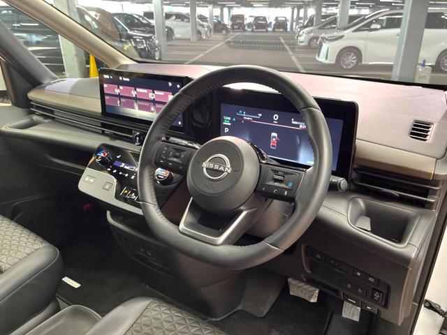 セレナ ｅ－パワー　ハイウェイスターＶ　純正１２型ナビ　フリップダウンモニター　全周囲カメラ　ＢＳＭ　デジタルミラー　プロパイロット　両側電動ドア　ＬＥＤヘッド　純正１６アルミ　ＥＴＣ　クリアランスソナー　リアオートエアコン（22枚目）