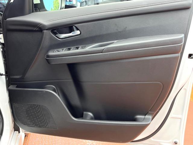 セレナ ｅ－パワー　ハイウェイスターＶ　純正１２型ナビ　フリップダウンモニター　全周囲カメラ　ＢＳＭ　デジタルミラー　プロパイロット　両側電動ドア　ＬＥＤヘッド　純正１６アルミ　ＥＴＣ　クリアランスソナー　リアオートエアコン（33枚目）