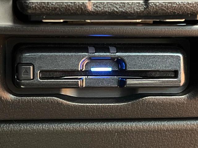 ＣＸ－６０ ＸＤ　Ｓパッケージ　禁煙車　ＢＯＳＥサウンド　純正１０型ナビ　全周囲カメラ　レーダークルーズ　ブラインドスポットモニター　メモリーシート　シートヒーター　ステアリングヒーター　ＬＥＤヘッド　純正１８インチアルミ（9枚目）