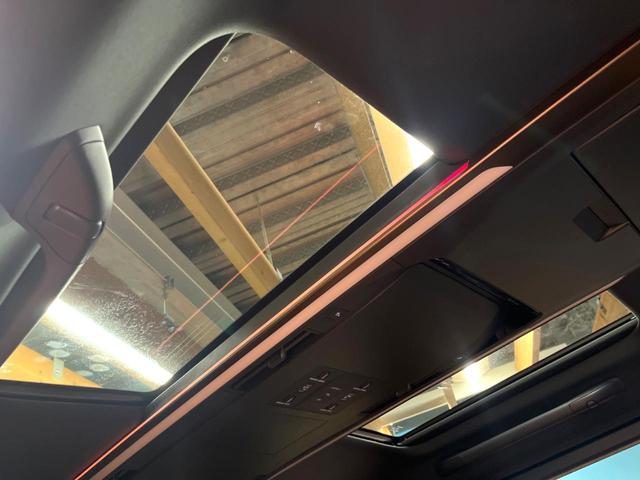 ヴェルファイアハイブリッド Ｚ　プレミア　ガラスルーフ　両側電動ドア　純正ＳＤナビ　後席モニター　全周囲カメラ　衝突被害軽減システム　禁煙車　レザーシート　前席シートエアコン　リアシートエアコン　前後席パワーシート　コーナーセンサー（3枚目）