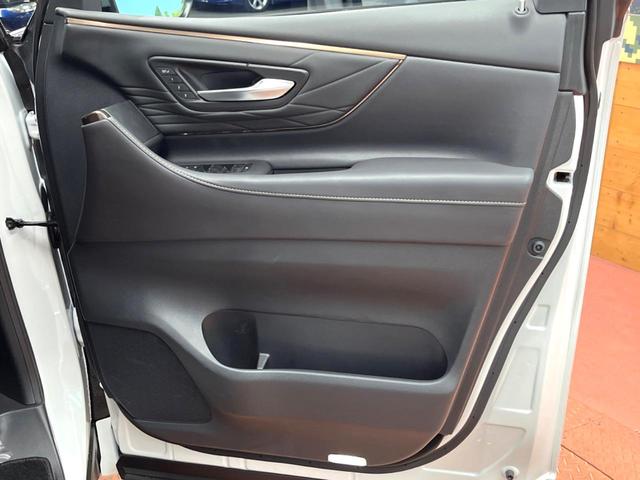 ヴェルファイアハイブリッド Z プレミア 禁煙 ガラスルーフ フリップダウン 14型ディスプレイ 全周囲カメラ レーダークルーズ ブラインドスポットモニター デジタルミラー 三眼LEDヘッド&フォグ 合皮シート メモリーシート ETC(34枚目)