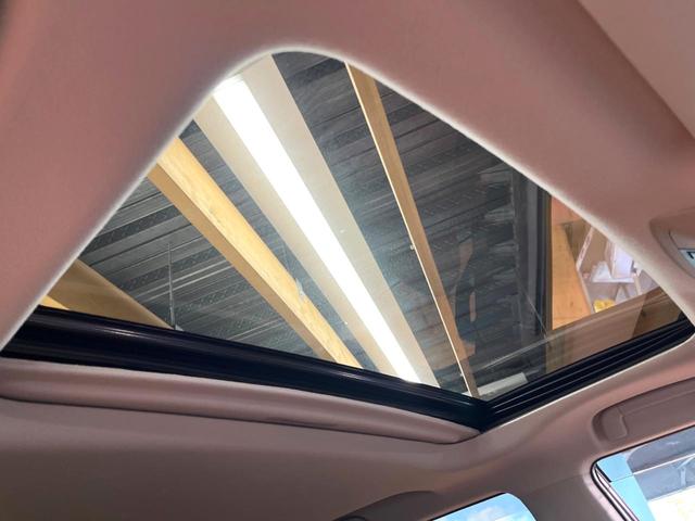 ランドクルーザープラド TX Lパッケージ 70thアニバーサリーリミテッド 禁煙 7人 サンルーフ 純正9型ナビ 全周囲カメラ レーダークルーズ LEDヘッド オートハイビーム 茶革 パワーシート シートベンチレーション 純正18インチアルミ ETC クリアランスソナー(3枚目)