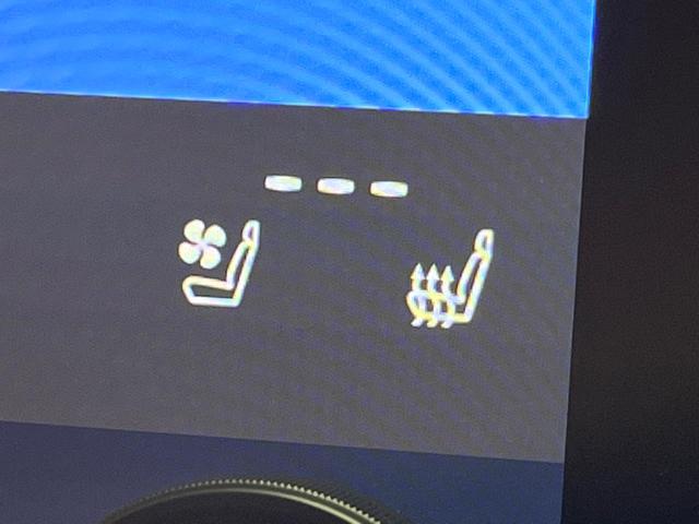 ヴェルファイアハイブリッド Ｚ　プレミア　禁煙車　トヨタチームメイト　フリップダウン　１４型ディスプレイ　全周囲カメラ　レーダークルーズ　両側電動スライドドア　デジタルミラー　本革シート　ベンチレーション　メモリーシート　パワーバックドア（10枚目）