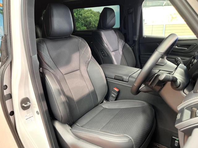 ヴェルファイアハイブリッド Ｚ　プレミア　禁煙車　トヨタチームメイト　フリップダウン　１４型ディスプレイ　全周囲カメラ　レーダークルーズ　両側電動スライドドア　デジタルミラー　本革シート　ベンチレーション　メモリーシート　パワーバックドア（12枚目）