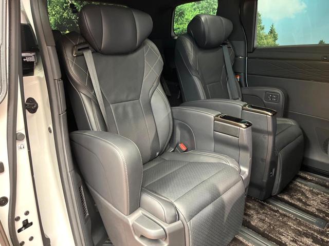 ヴェルファイアハイブリッド Ｚ　プレミア　禁煙車　トヨタチームメイト　フリップダウン　１４型ディスプレイ　全周囲カメラ　レーダークルーズ　両側電動スライドドア　デジタルミラー　本革シート　ベンチレーション　メモリーシート　パワーバックドア（13枚目）