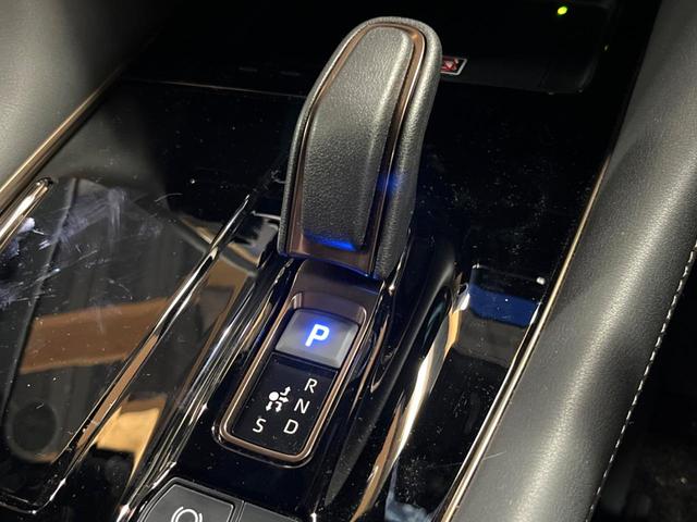 ヴェルファイアハイブリッド Ｚ　プレミア　禁煙車　トヨタチームメイト　フリップダウン　１４型ディスプレイ　全周囲カメラ　レーダークルーズ　両側電動スライドドア　デジタルミラー　本革シート　ベンチレーション　メモリーシート　パワーバックドア（56枚目）