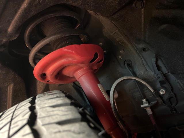 ＲＡＶ４ アドベンチャー　オフロードパッケージＩＩ　禁煙　１０型ディスプレイ　全周囲カメラ　レーダークルーズ　ブラインドスポットモニター　ＬＥＤヘッド＆フォグ　オートハイビーム　合皮シート　メモリーシート　ベンチレーション　ステアリングヒーター　ＥＴＣ（21枚目）